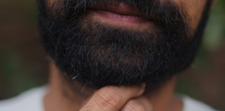 Peli incarniti barba